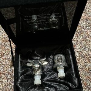 Pewter & Stainless Silver Bull and Bear Wine Stoppers (2)
